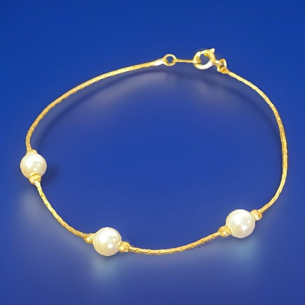 Gold Tone Bracelet with 3 Faux Pearls Elegant 7 inch Lobster Clasp